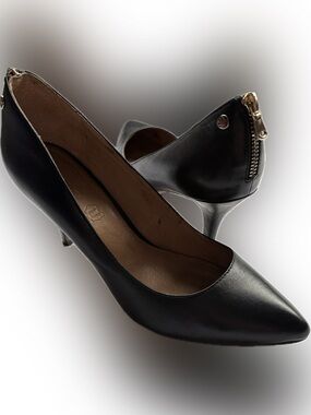 Aldo Leather Pointed Toe Pumps. Black with Gold Zipper Details.